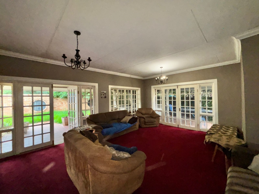 5 Bedroom Property for Sale in Flamwood North West